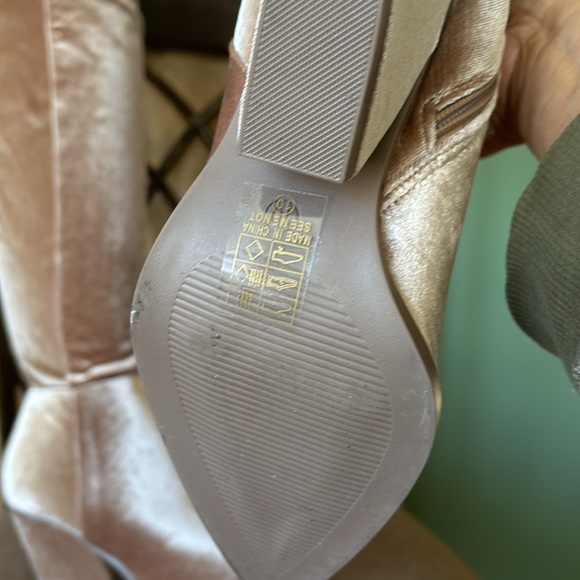 New women’s Sz 10 solid pointed toe over the knee taupe stunning stylish boots - Picture 8 of 13